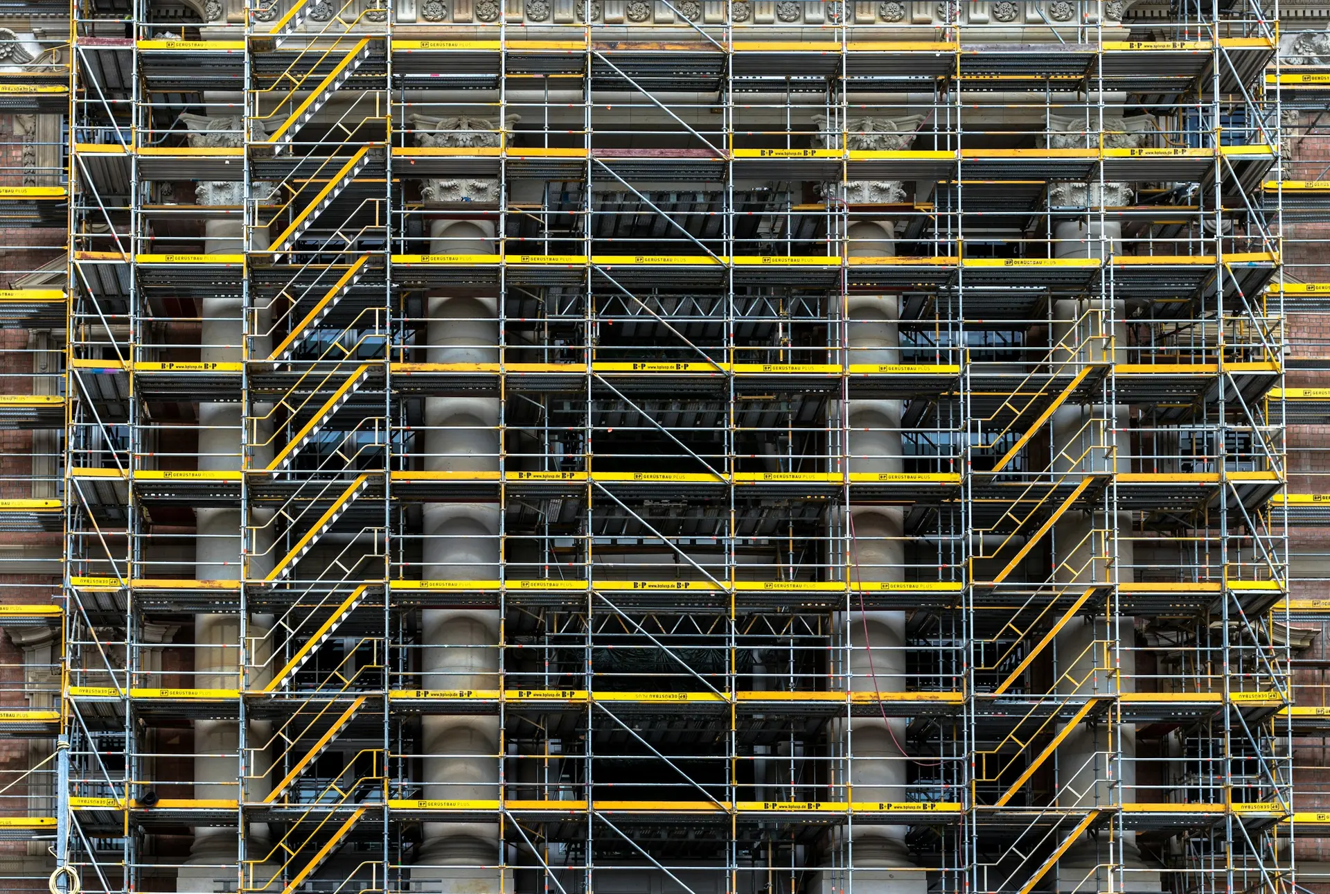 Full-height access scaffold