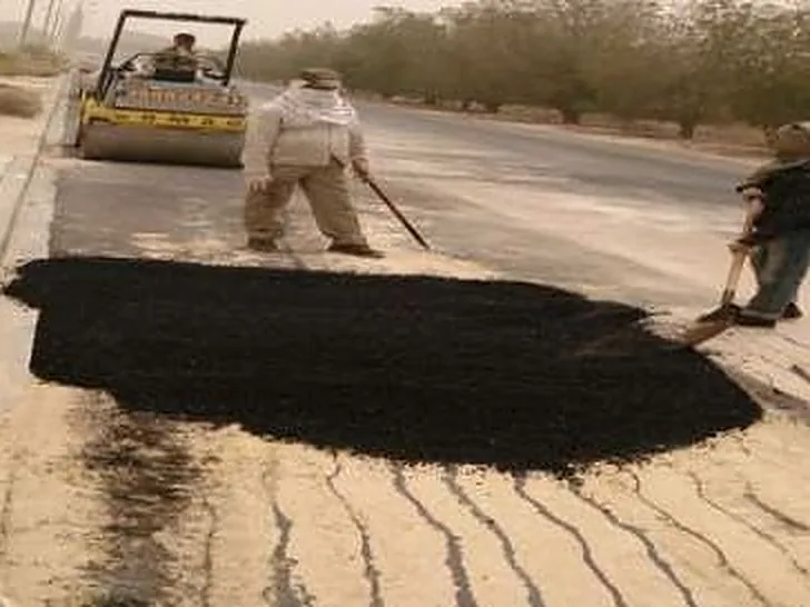 Rolling the new asphalt